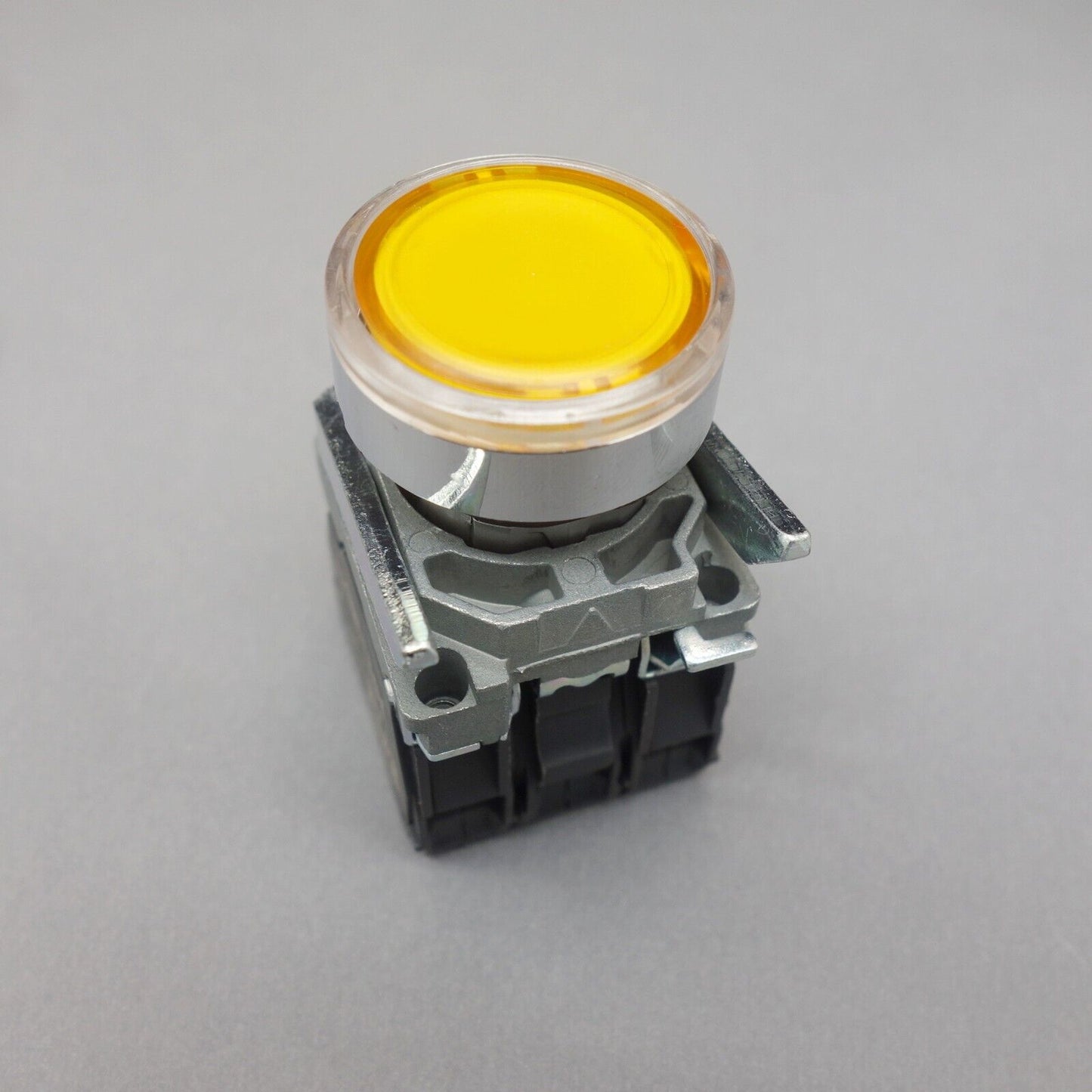 1PC Fits XB4BW35G5 LED Illuminated pushbutton Switch flush push 110/120V Yellow