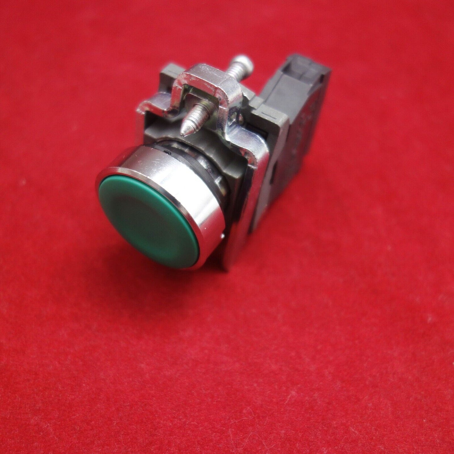 1PC 22MM FLUSH Metal PUSHBUTTON SWITCH FITS GREEN XB4-BA31 1N/O Momentary