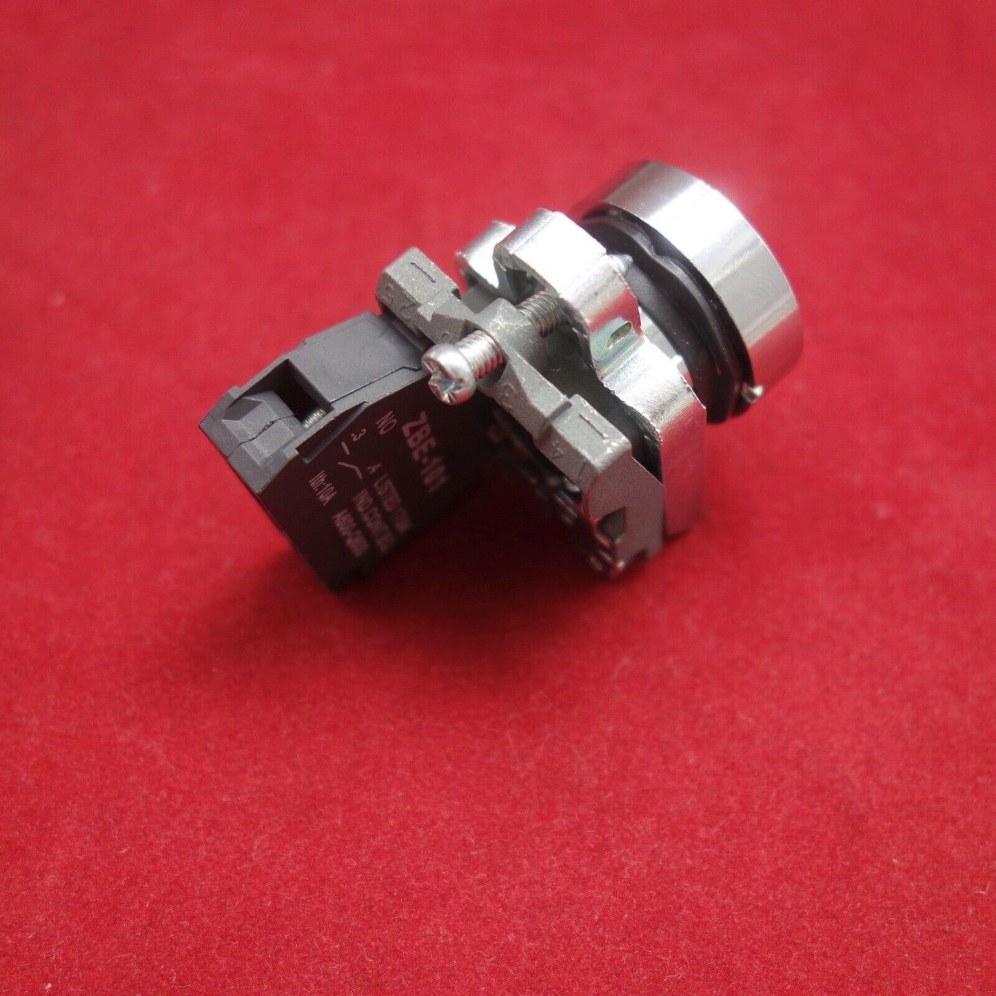 1PC 22MM FLUSH Metal PUSHBUTTON SWITCH FITS GREEN XB4-BA31 1N/O Momentary