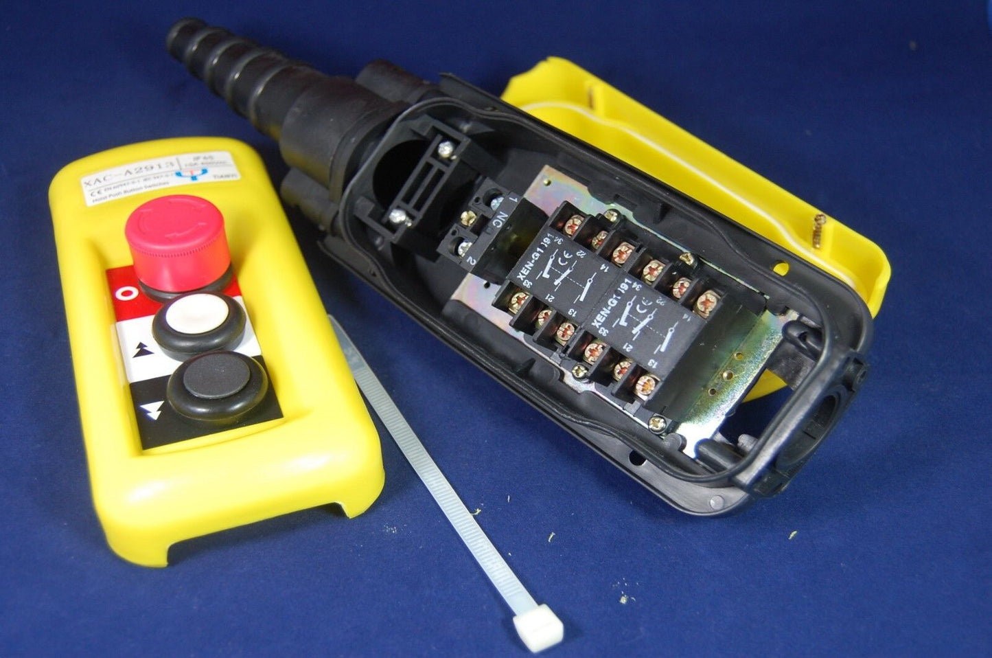 1 NEW Pendant Control Stations fits XAC A2913 2 speed Estop 2 buttons