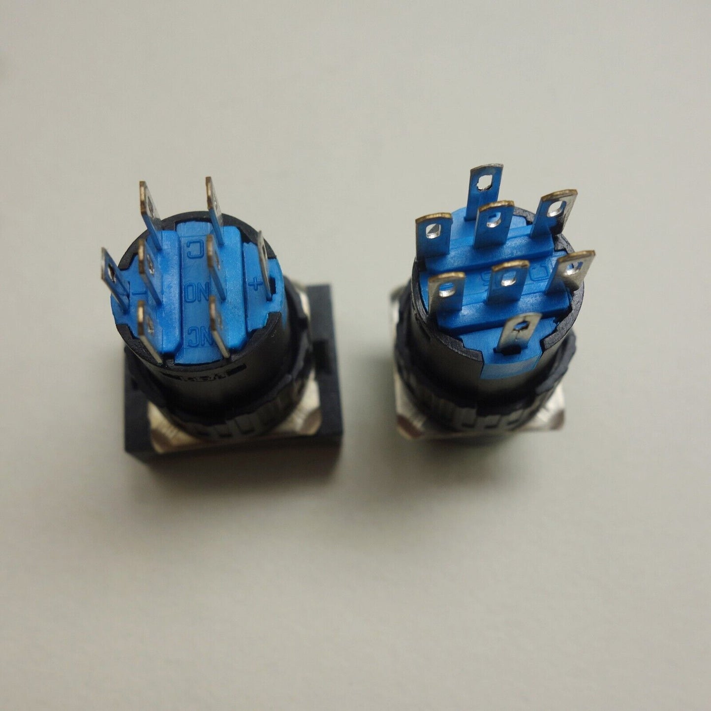 2PCS 16MM Blue LED ILLUMINATED Square Momentary PUSH BUTTON 2NO/2NC 2POLES LA39