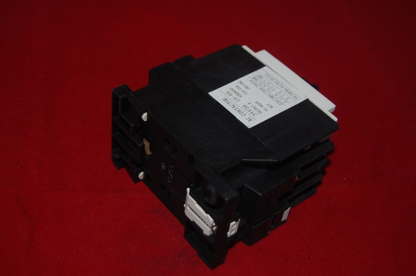 1pc New FITS 3TF30 10 AC CONTACTOR 9A COIL 110V AC 50/60HZ