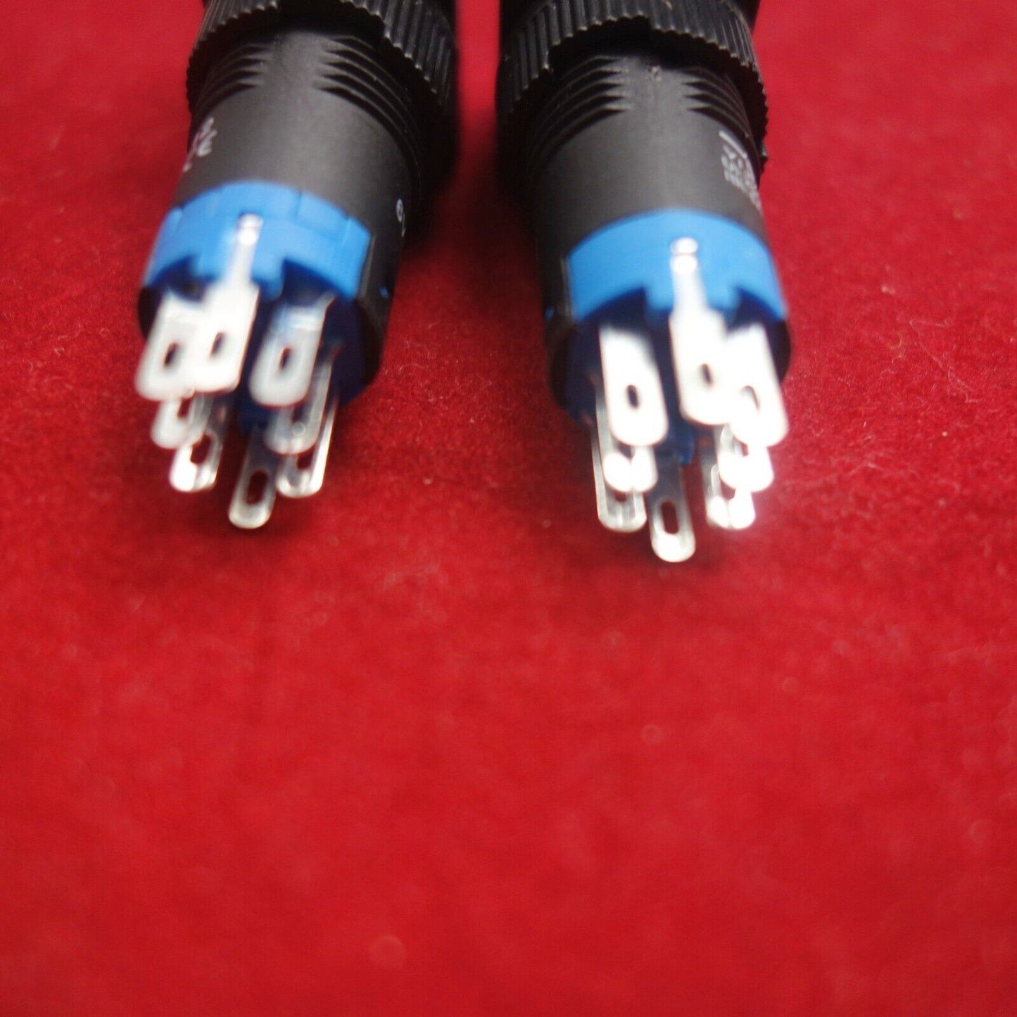 2PCS 12MM Green LED ILLUMINATED Square Latching PUSH BUTTON 2NO/2NC 2POLES 8P