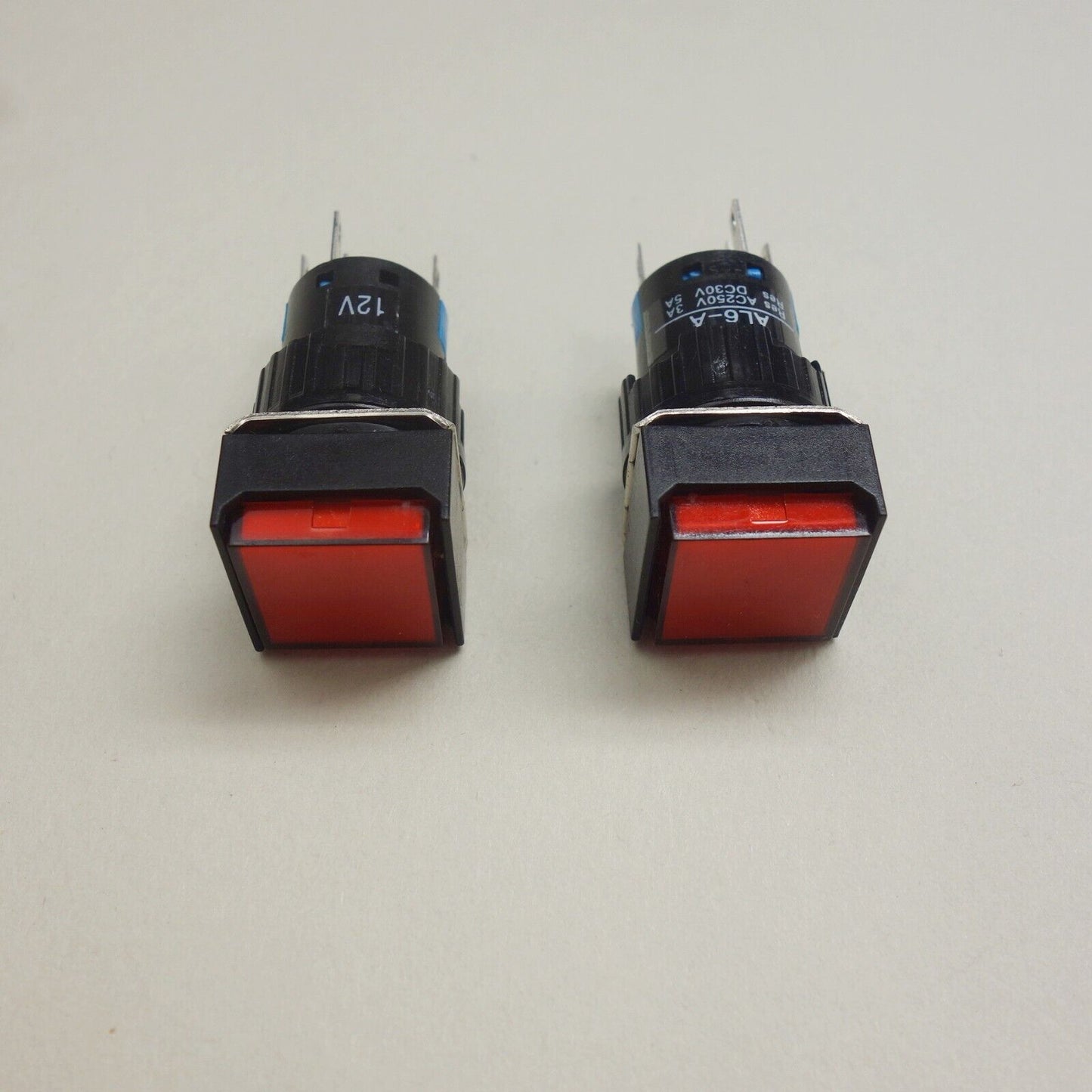 2PCS 16MM RED LED ILLUMINATED Square Latching PUSH BUTTON 2NO/2NC 2POLES LA39