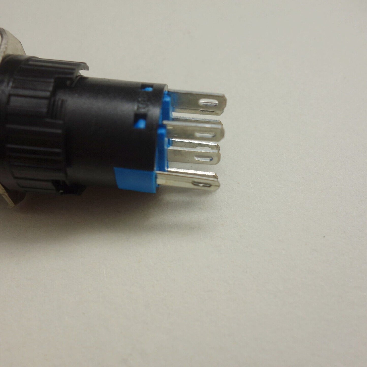 2PCS 16MM BLUE LED ILLUMINATED ROUND Momentary PUSH BUTTON 2NO/2NC 2POLES LA39-E