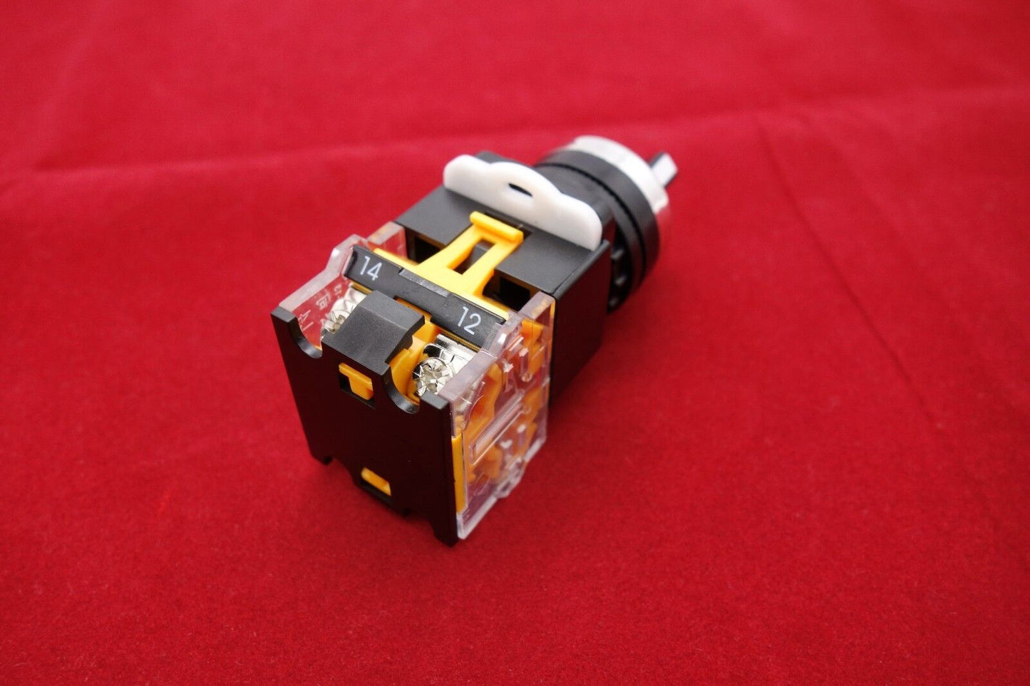 2PCS 22mm Plastic 3 Position Latching Selector Select switch 1NC/1NO LA38-11X