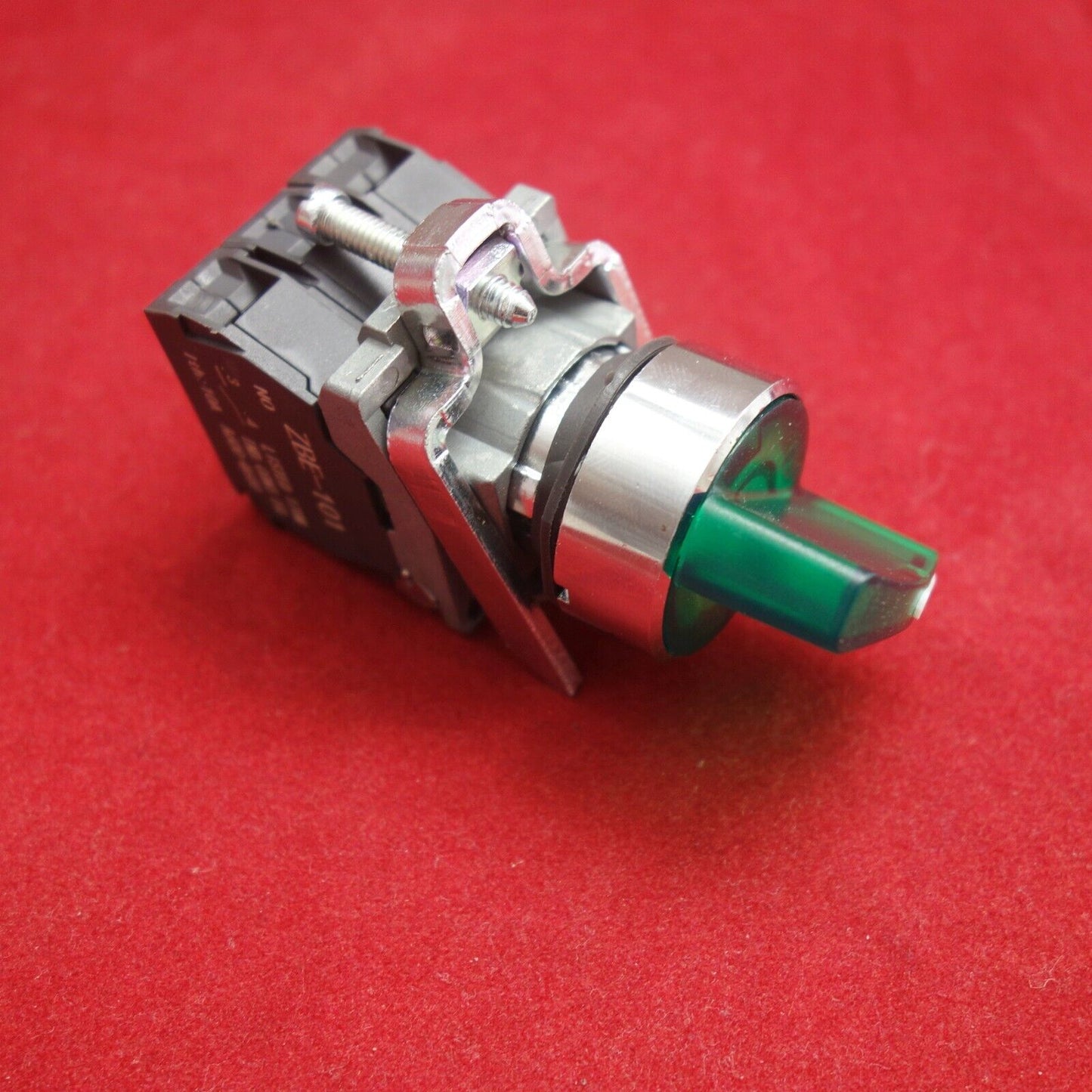 22mm ILlUMINATED Selector switch 3 Position Fits Green XB4BK133B5 24V Maintained