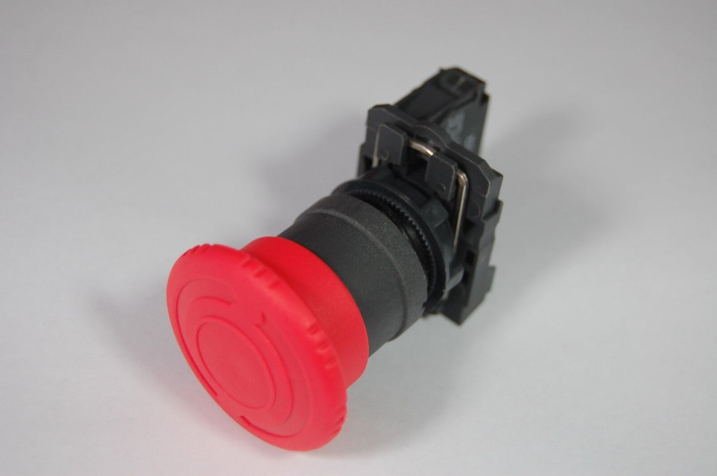 5PCS Emergency switching off, mechanical latching pushbuttons Fits XB5 AS542