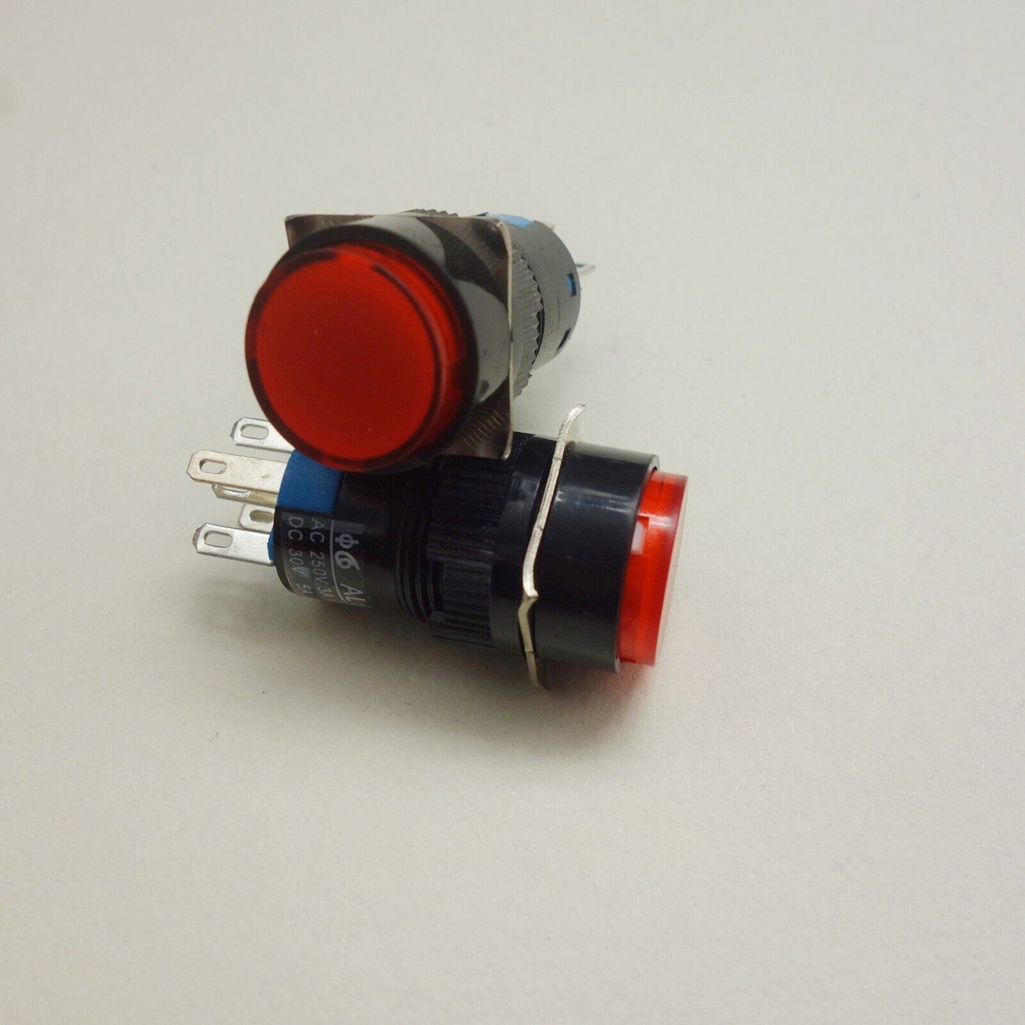 2PCS 16MM RED LED ILLUMINATED ROUND Latching PUSH BUTTON 2NO/2NC 2POLES LA39