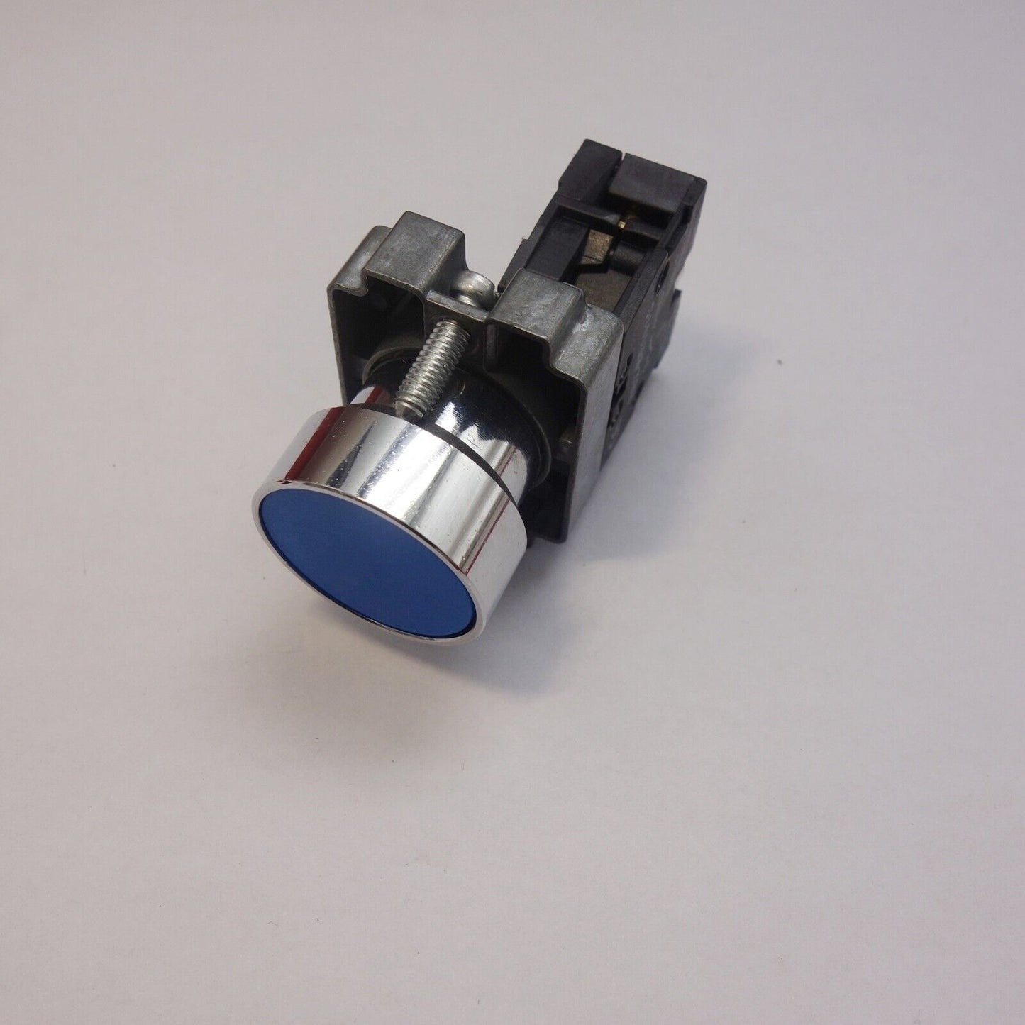 1PCS NEW FITS XB2BA61 Blue 22MM Momentary PUSH BUTTON Switch 1NO