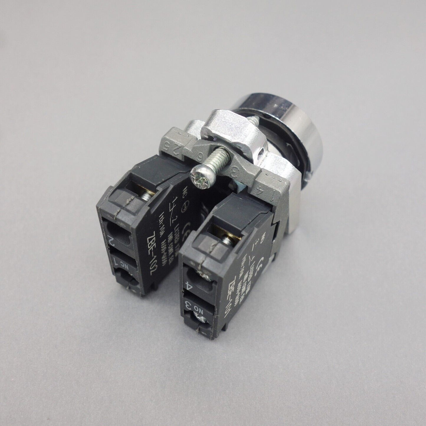 1PC 22MM Metal PUSHBUTTON SWITCH FITS XB4BA25 BLACK 1NC/1NO
