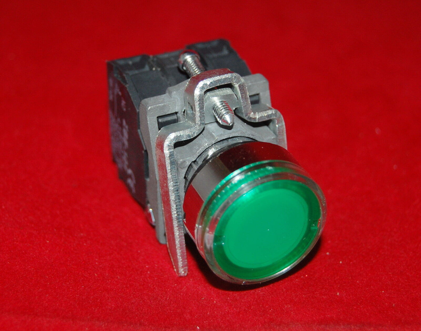 1PC 22MM Illuminated pushbuttons with flush push Fits XB4BW33J5 12V LED Green