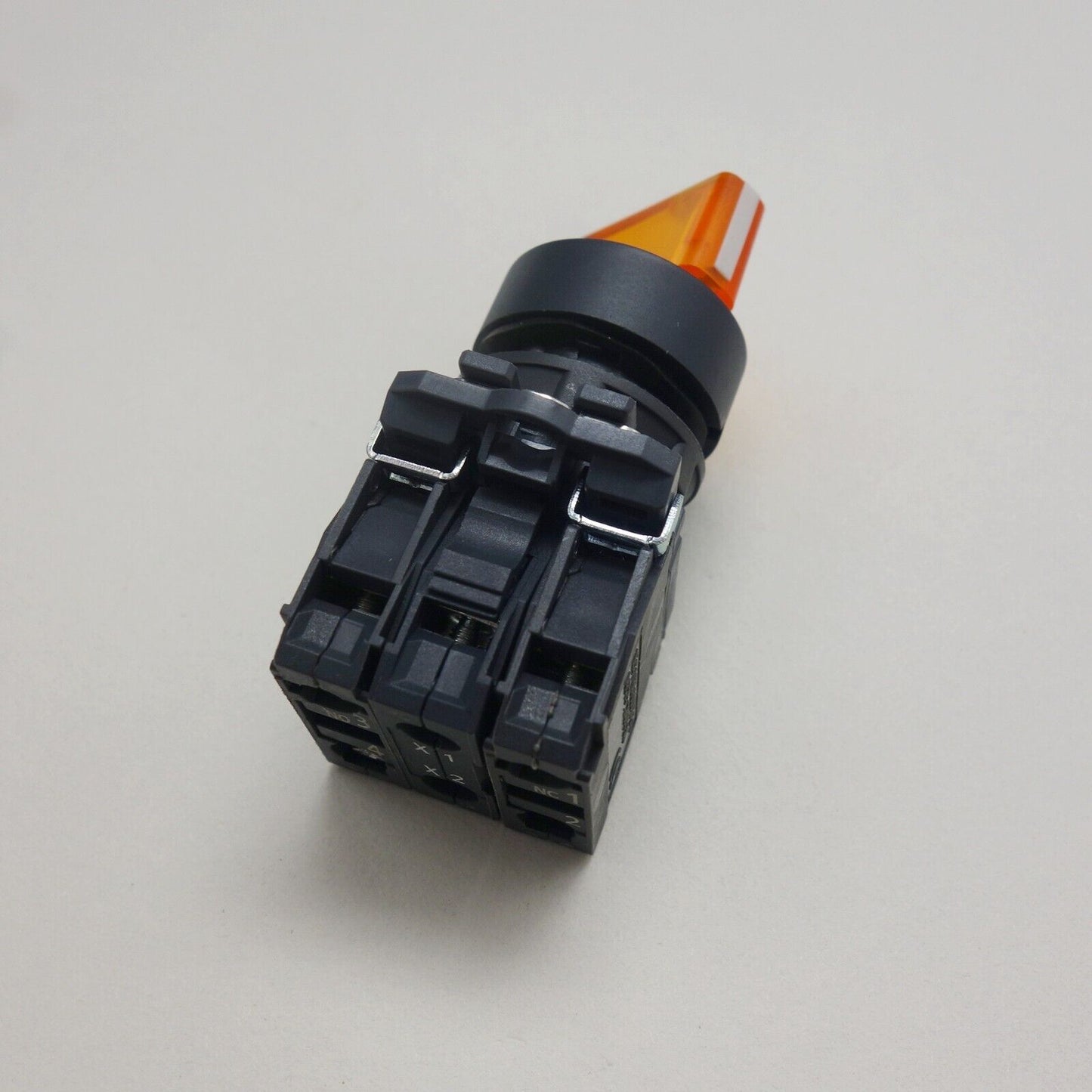 22mm ILLUMINATED Selector switch 3 Position Fits Yellow XB5AK135G5 120V Maintain
