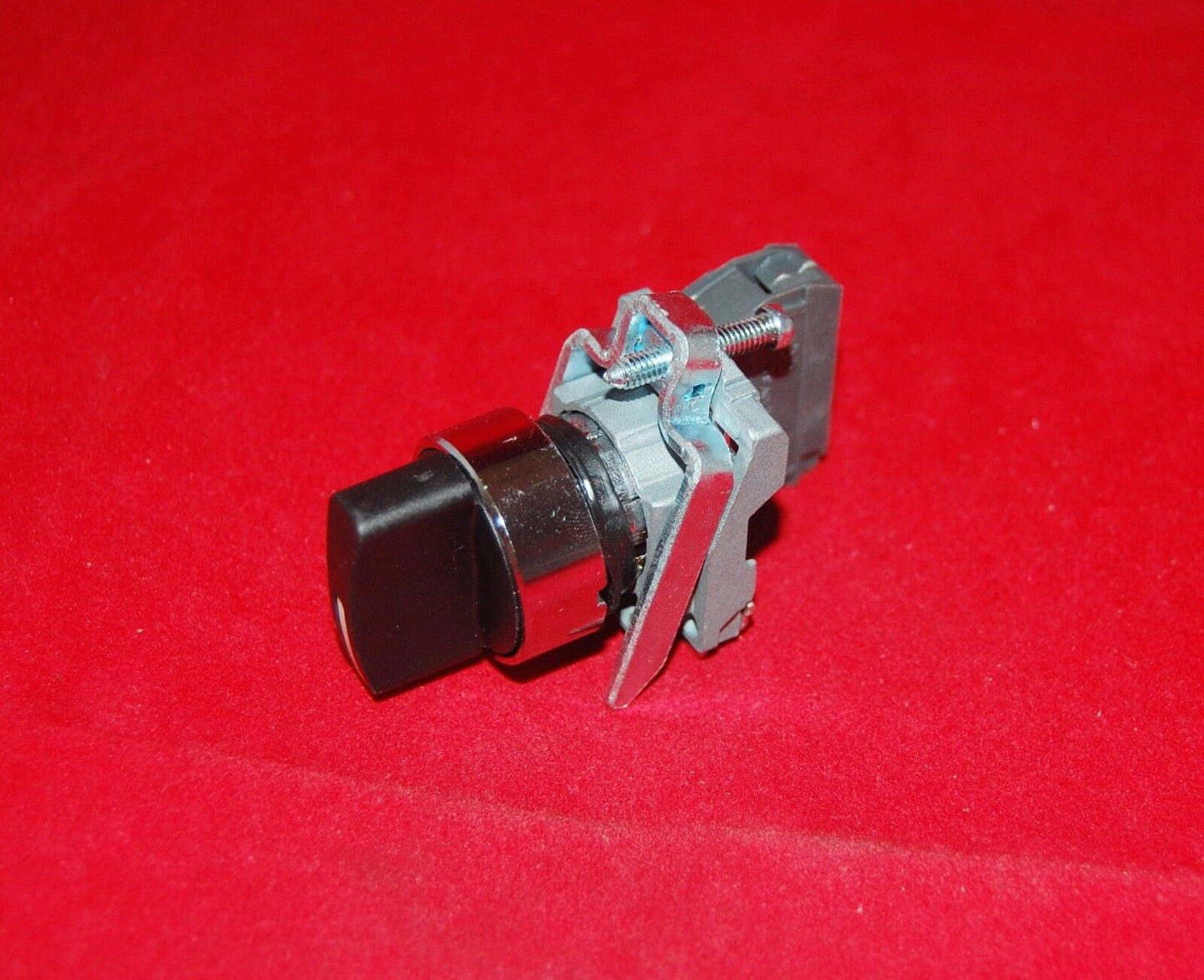 1PC 22mm Metal Maintained Select Selector switch 2 Position Fits XB4BD21 1NO