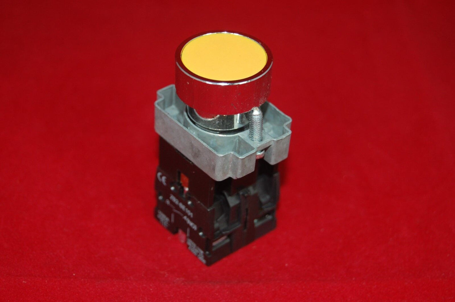 1PC FITS XB2 BA Maintain 22MM YELLOW PUSHBUTTON Switch Maintain Latching NO/NC