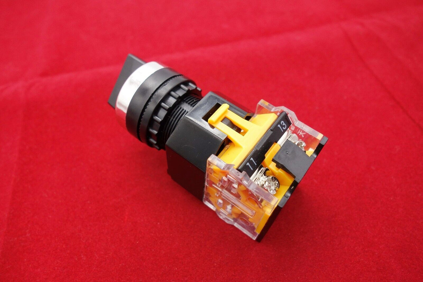 2PCS 22mm Plastic 3 Position Latching Selector Select switch 1NC/1NO LA38-11X