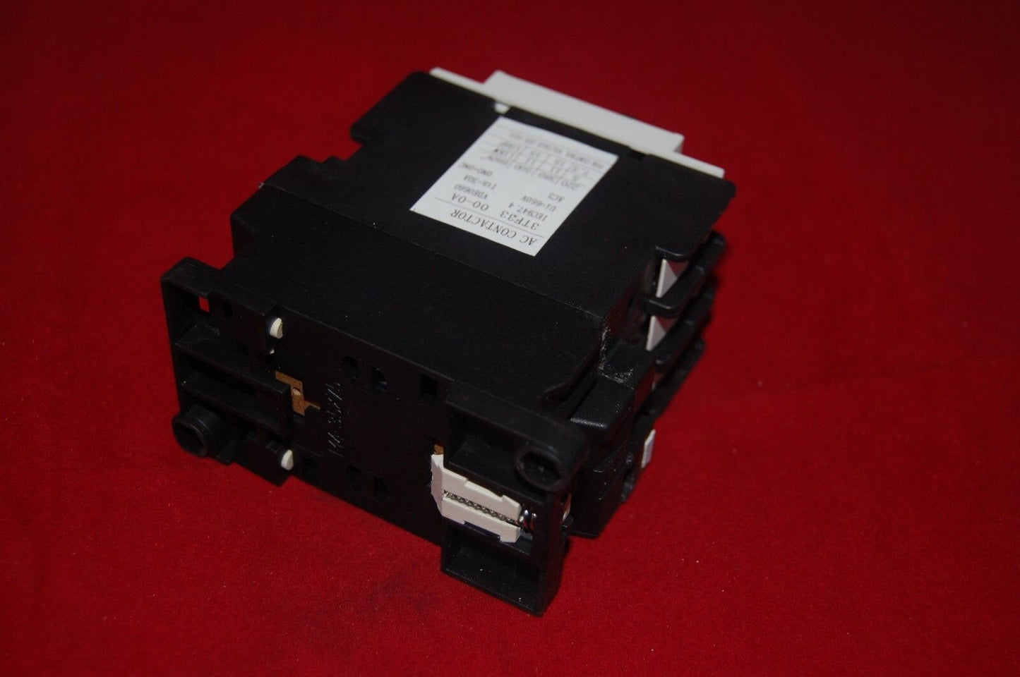 1pc New FITS 3TF33 00 AC CONTACTOR 22A COIL 110V AC 50/60HZ