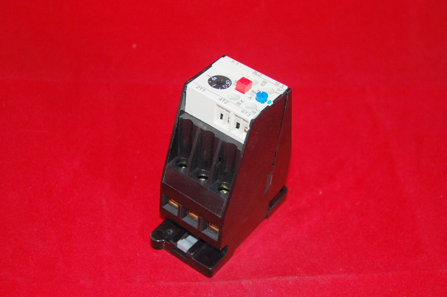 ONE NEW IN BOX FITS 3UA5900-2M THERMAL OVERLOAD Relay 32-45A