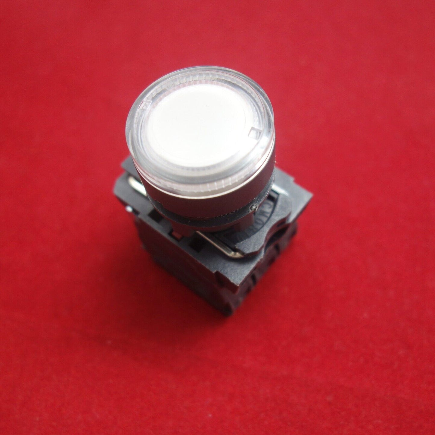 Illuminated 22MM pushbuttons with flush push Fits XB5AW31M5 White 220V Momentary