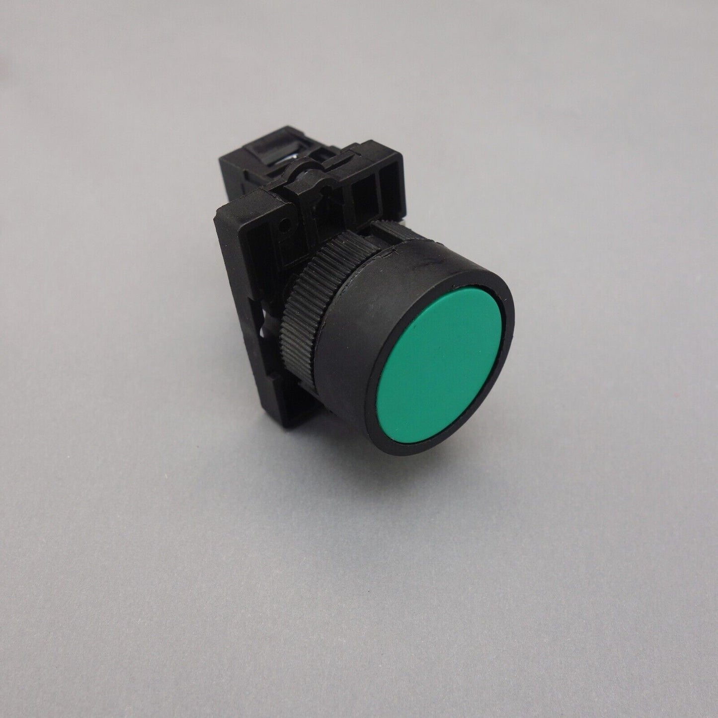 2PCS 22MM PUSHBUTTON SWITCH FITS XB2EA31 Green 1No flush push Momentary Plastic