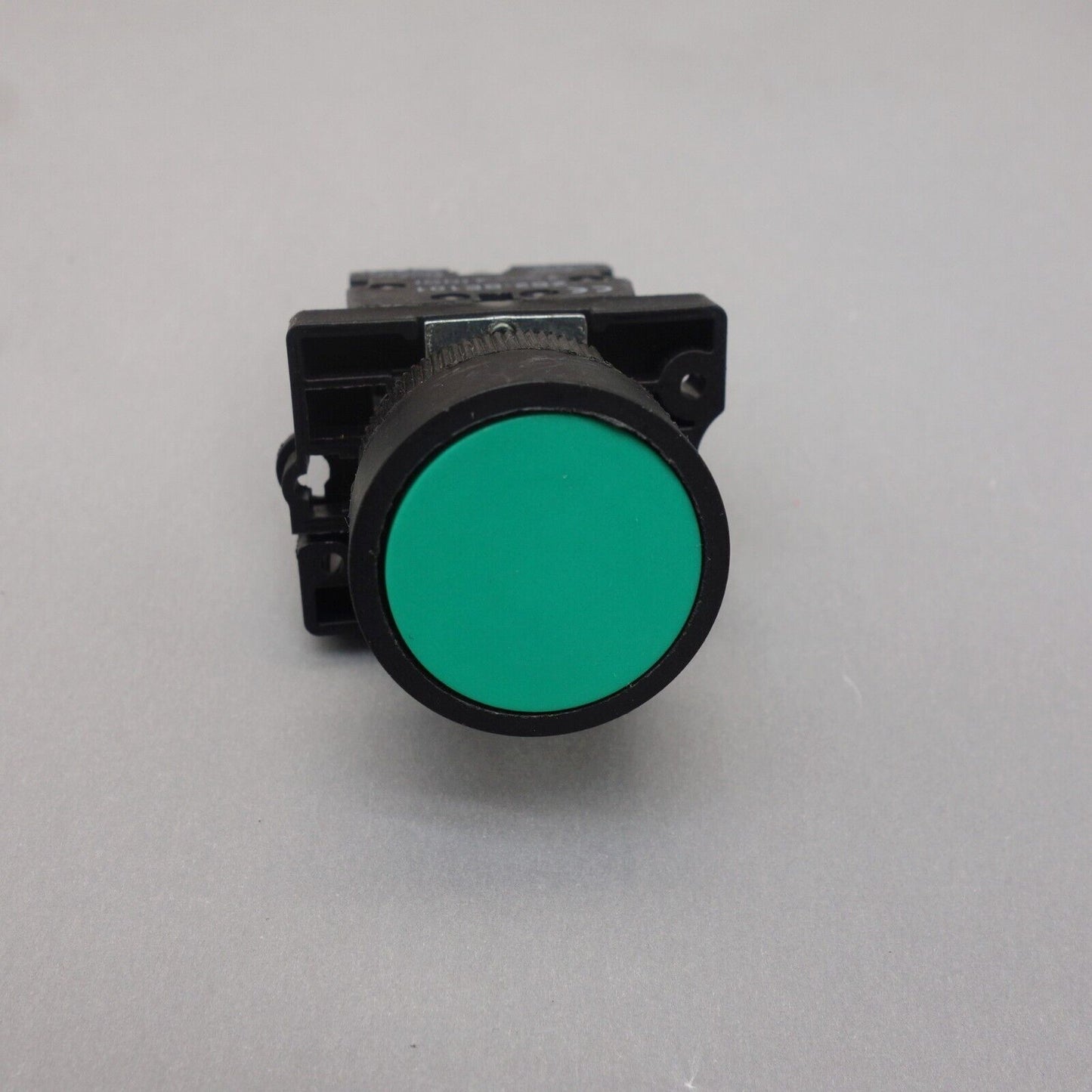 2PCS 22MM PUSHBUTTON SWITCH FITS XB2EA31 Green 1No flush push Momentary Plastic