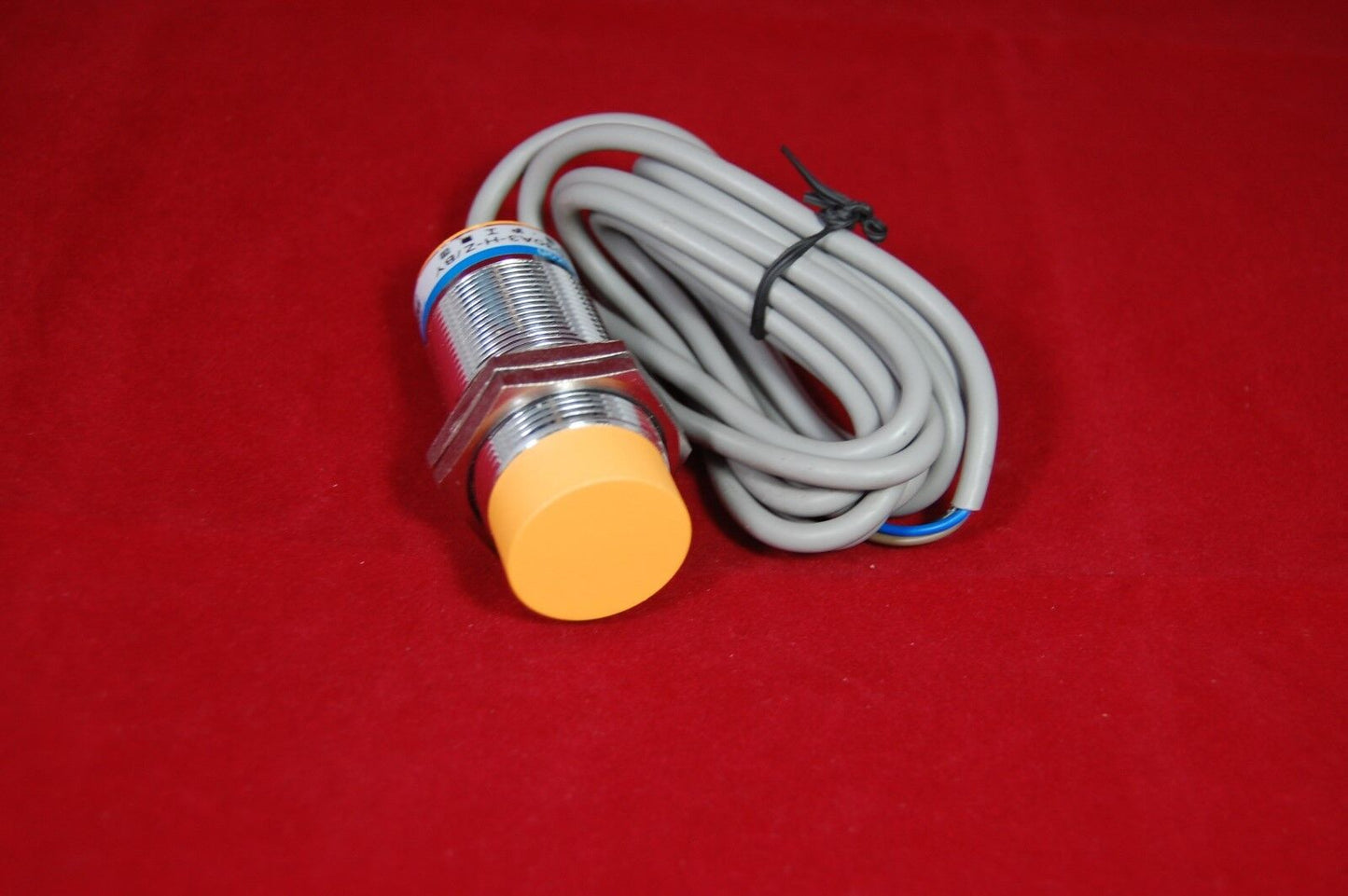 1 PC LJC30A3-H-J/DZ Capacitive Proximity Sensor Approach Switch NC AC 90-250V