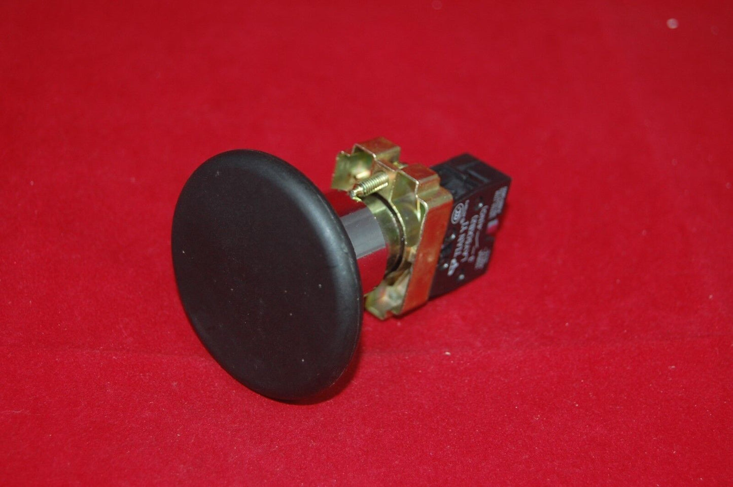 1PC 22MM Φ60 Big Black Mushroom head spring return pushbutton Fits XB2BR21