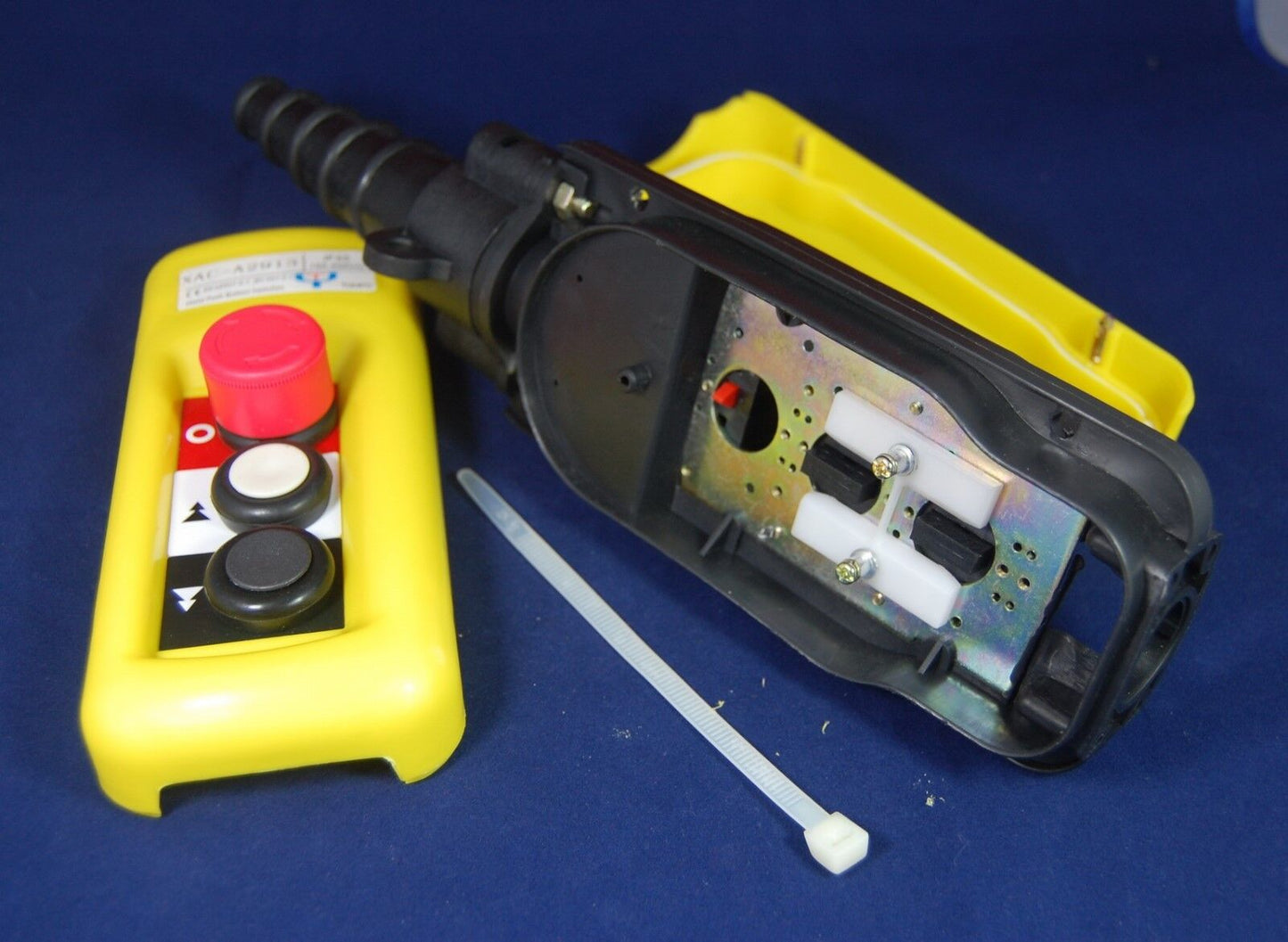 1 NEW Pendant Control Stations fits XAC A2913 2 speed Estop 2 buttons