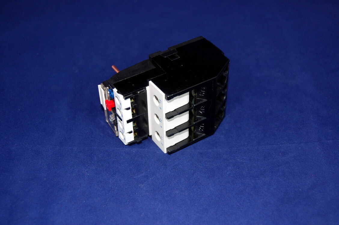 ONE NEW IN BOX FITS LR2 D2353 THERMAL OVERLOAD Relay 23-32A
