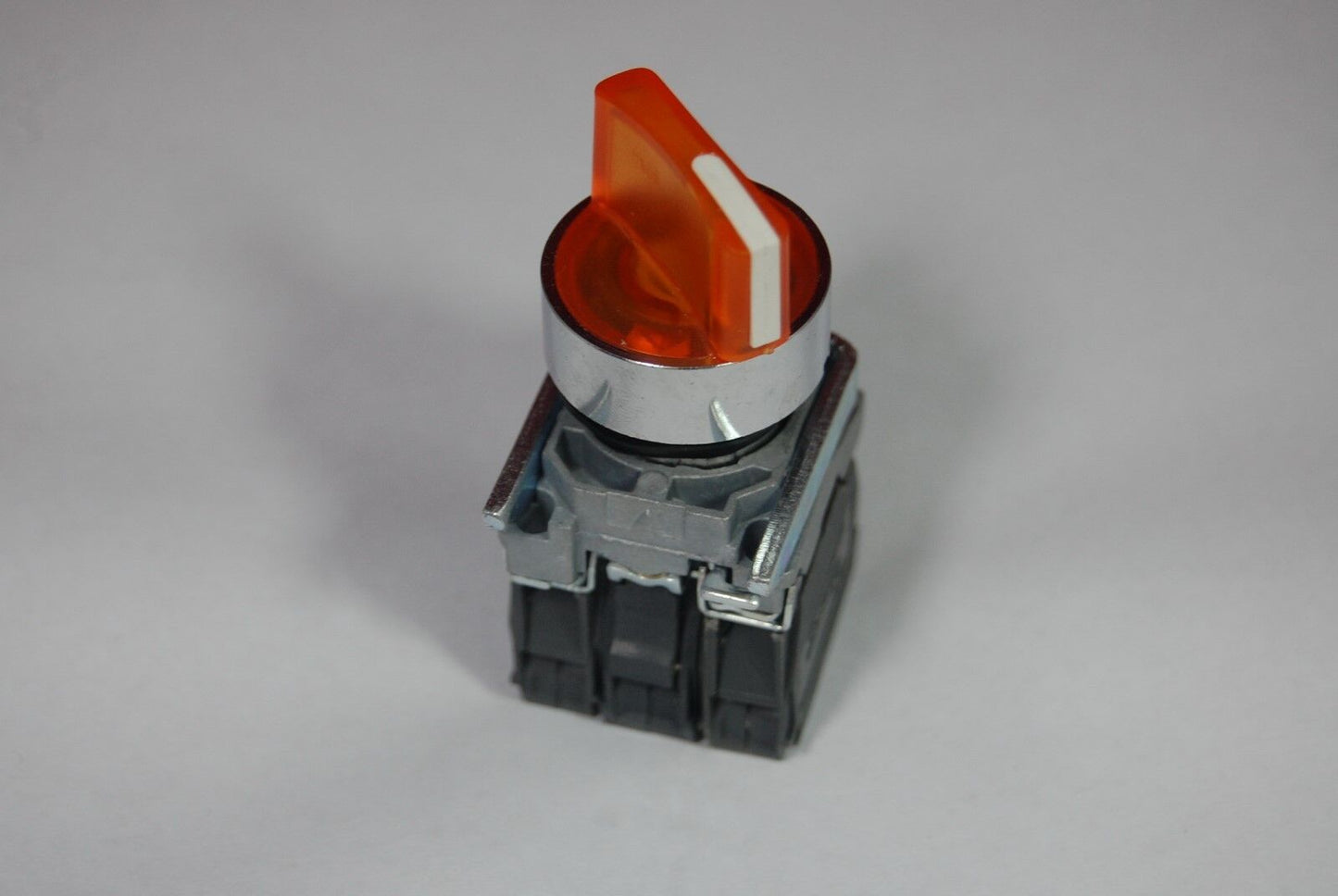22mm ILLUMINATED Select switch 2 Position Fits Orange XB4BK125G5 120V Maintained