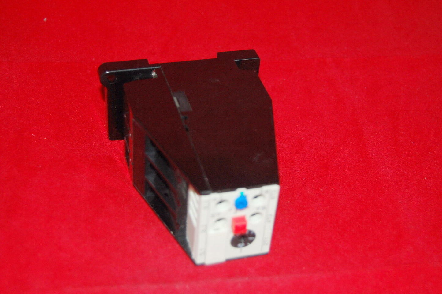 ONE NEW IN BOX FITS 3UA5900-2M THERMAL OVERLOAD Relay 32-45A