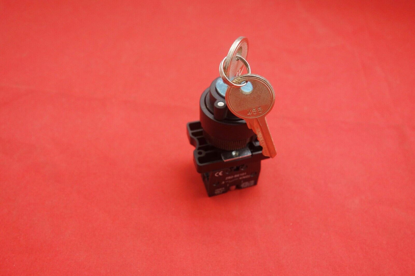 1PC FITS XB2 EG41 22MM 1NO 2 Positions Latching Key Select Selector Switch