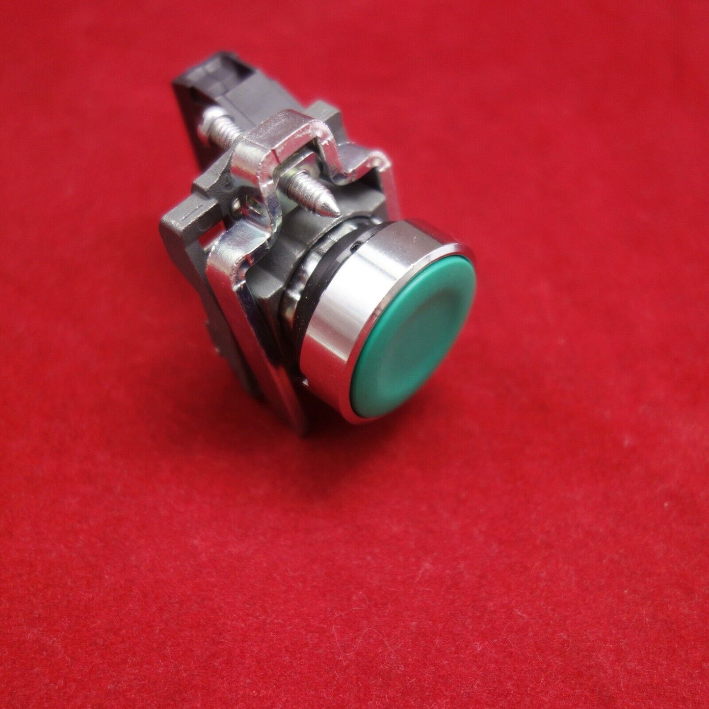 1PC 22MM FLUSH Metal PUSHBUTTON SWITCH FITS GREEN XB4-BA31 1N/O Momentary