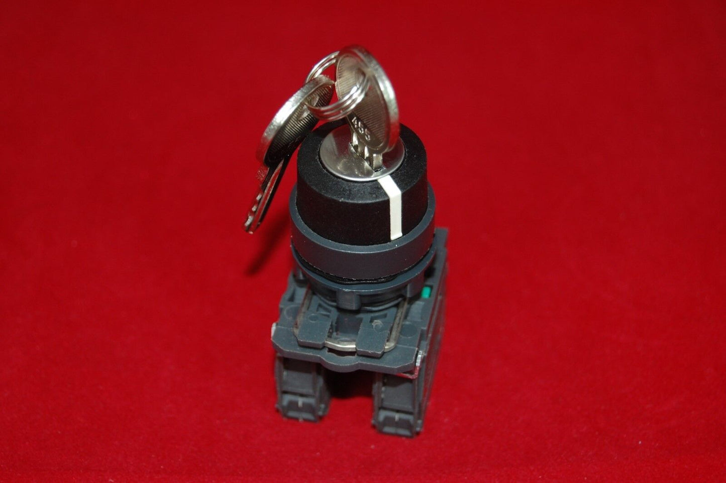 1PC 22mm Key switch 3 Position Fits Plastic XB5AG73 2NO Momentary