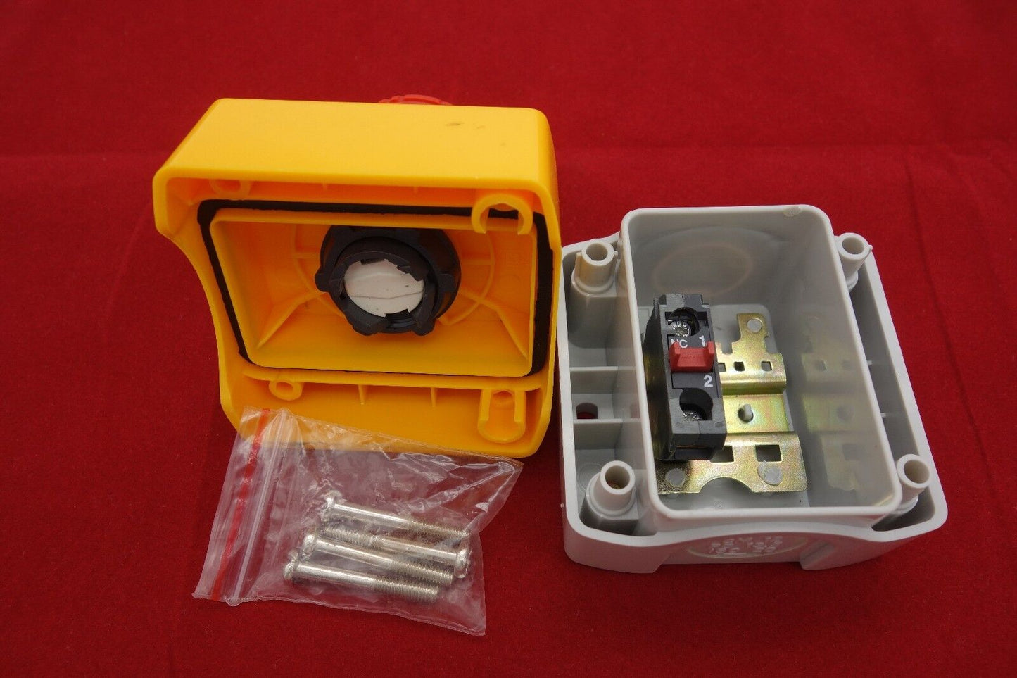 1PC Fits XAL-K178 Cutout 22mm Emergency Stop Control Station Enclosure 1N/C