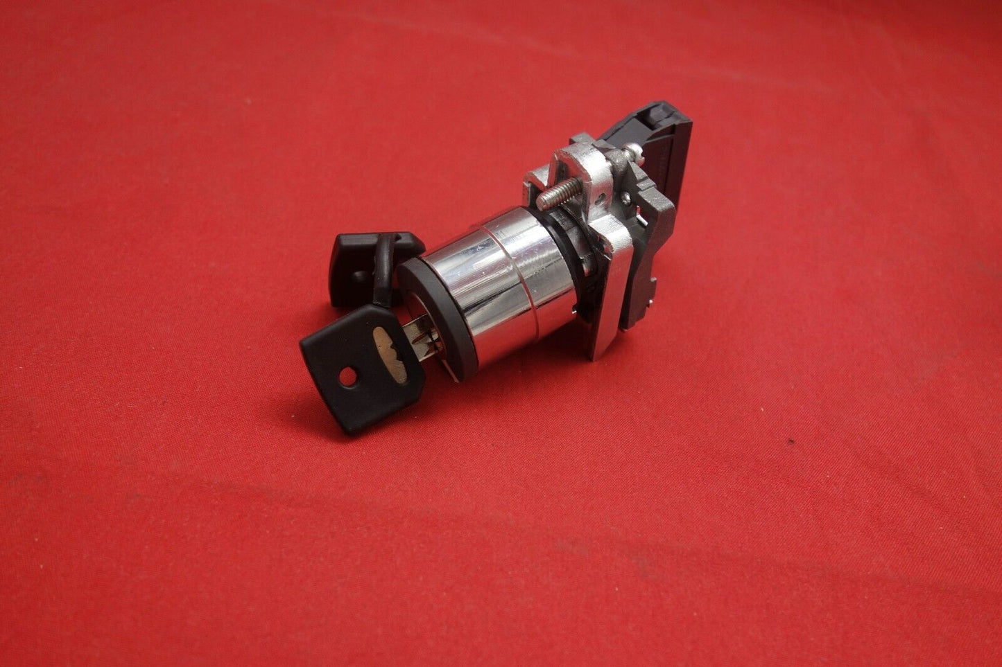 1PC 22mm Key switch 2 Position Stay put Fits Metal XB4BG21 Maintained 1NO