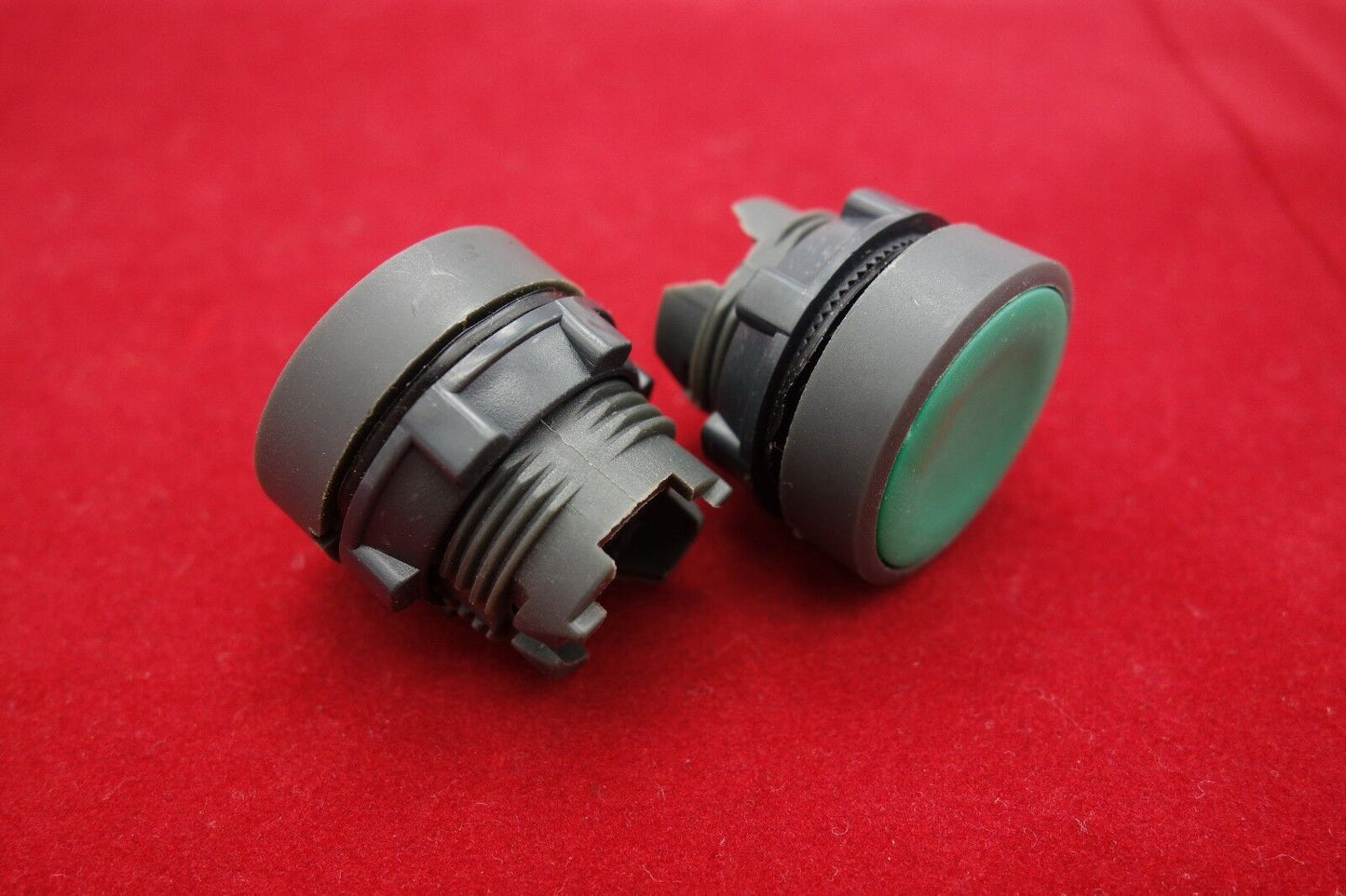 2PC 22MM PUSHBUTTON SWITCH HEAD FITS ZB5 AA3 Green color for XB5AA31 Parts