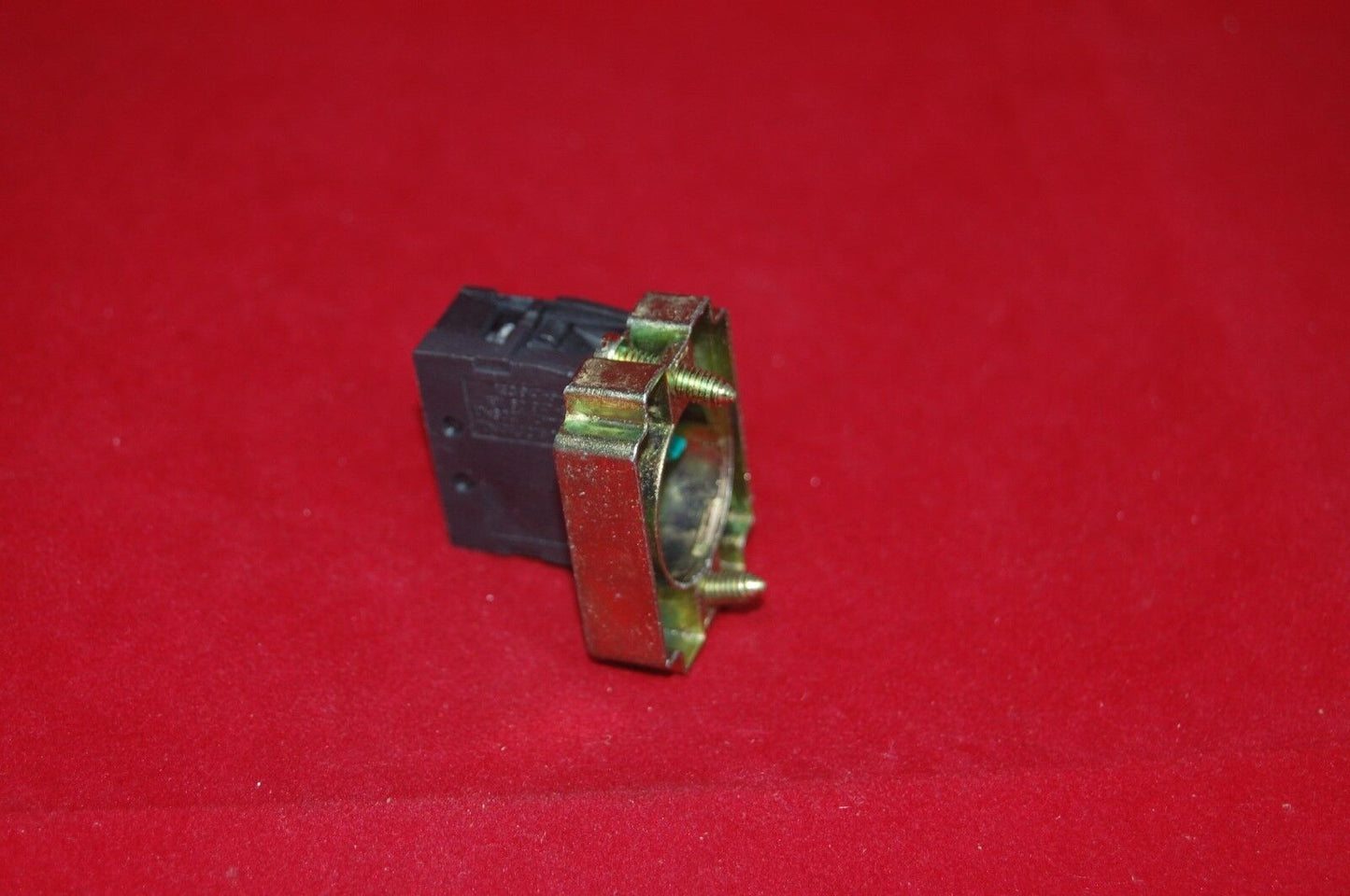 1 PC 1NO CONTACT BLOCK with metal mount body FITS XB2 Series Products
