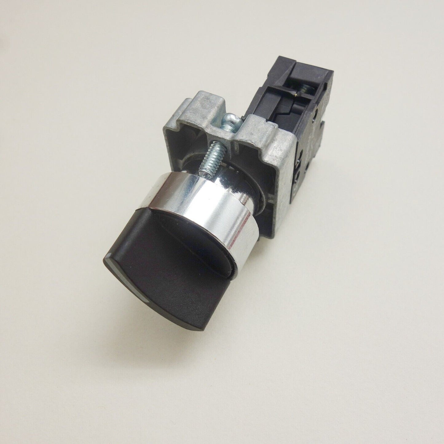 2PCS 22mm Select switch 2 Position Latching Fits XB2-BD21 Maintain Selector