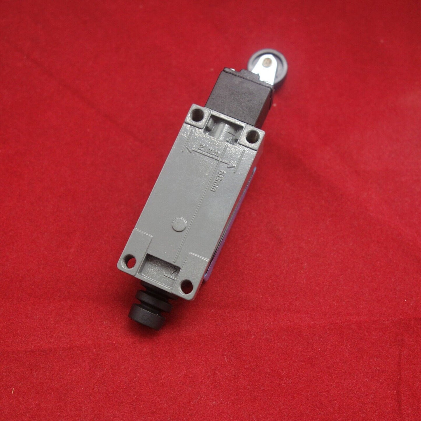 1PC NEW TZ-8104 LIMIT SWITCH 240V 5A LIMITED SWITCH FITS ME-8104 XCE118