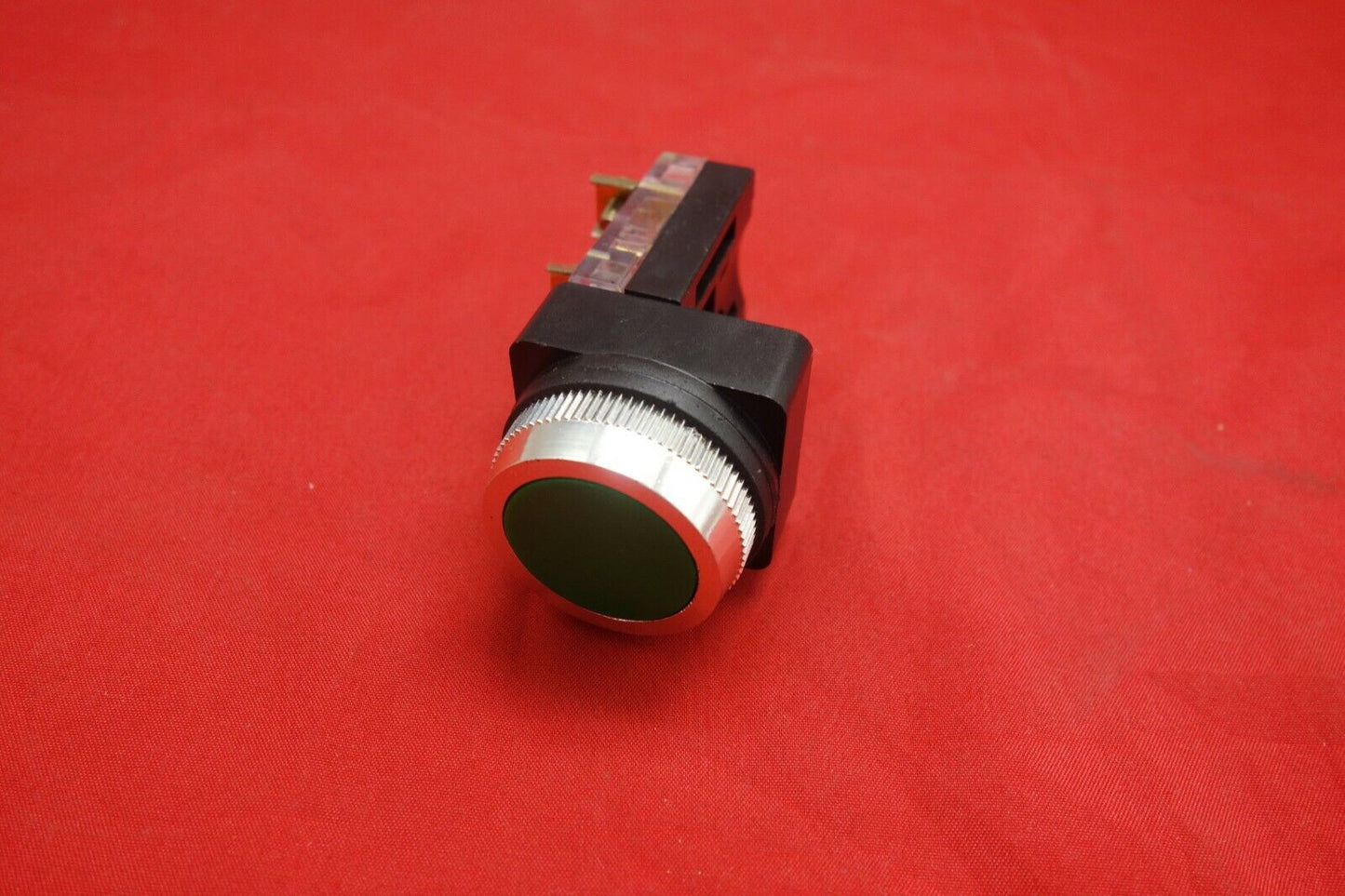 1PC NEW Cutout Dia. 30MM Green Momentary PUSH BUTTON Switch 1NO/1NC PB30