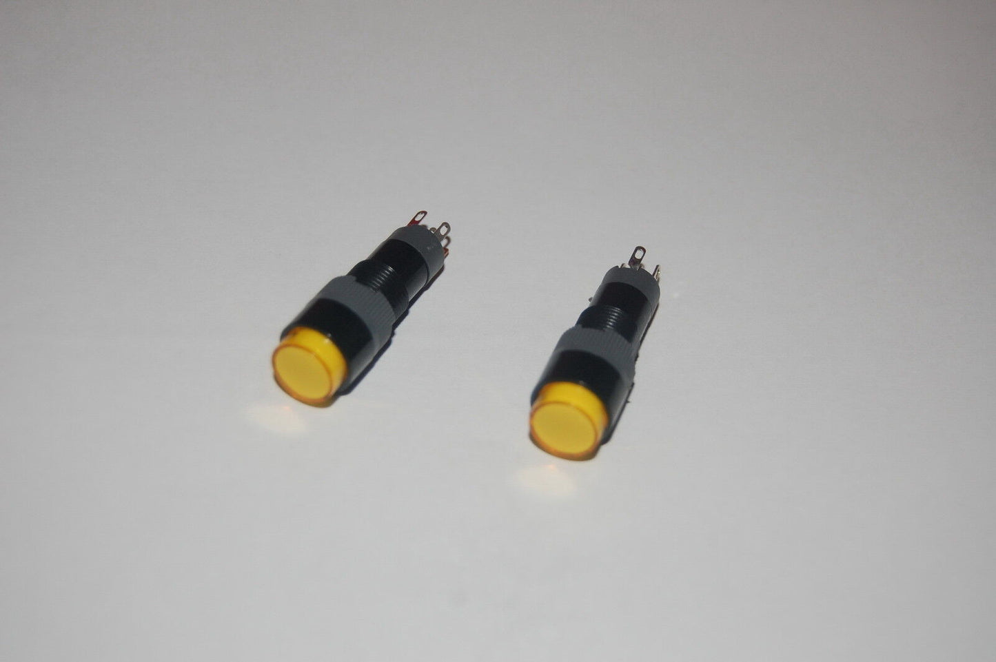 5PCS 10MM Yellow Light ROUND LED ILLUMINATED Pilot Lamp 220V AC 2 PINS