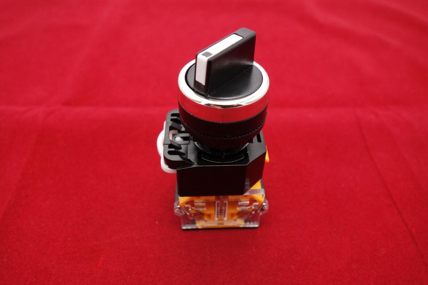 2PCS 22mm Plastic 2 Position Latching Selector Select switch 1NC/1NO LA38-11X