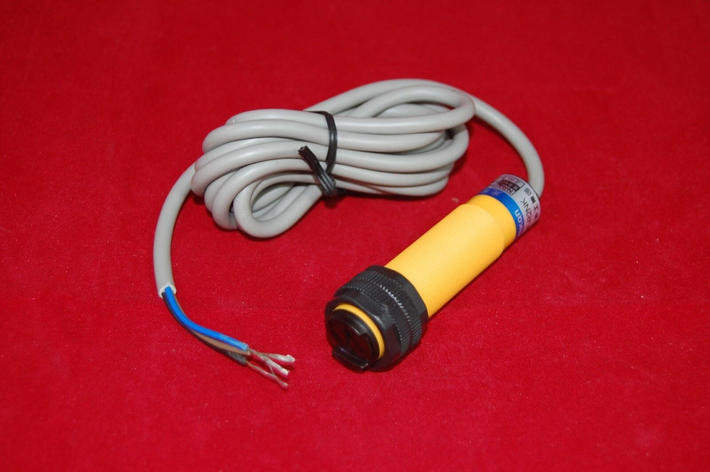 1 PC E3F-R2NK Reflective photoelectric switch Sensor NPN NO 6-36V DC M18X1