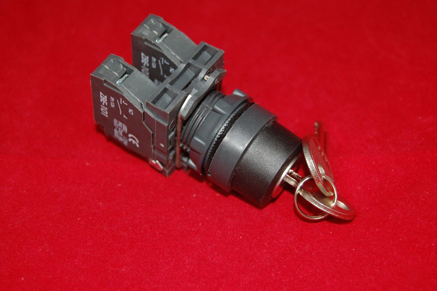 1PC 22mm Key switch 2 Position Fits Plastic XB5AG25 1NO/1NC Maintained