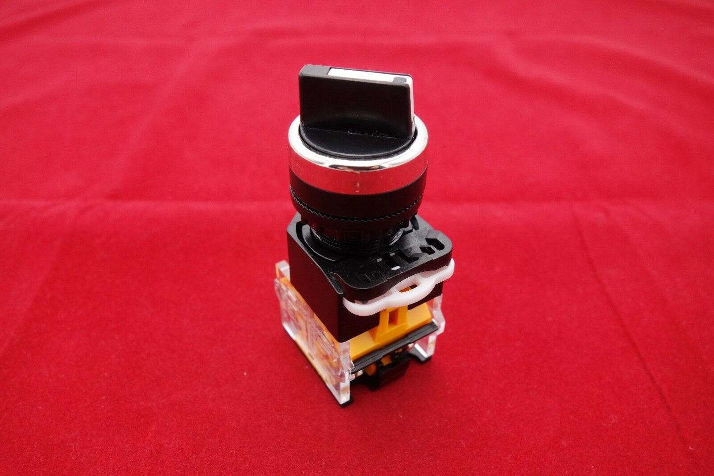 2PCS 22mm Plastic 2 Position Latching Selector Select switch 1NC/1NO LA38-11X