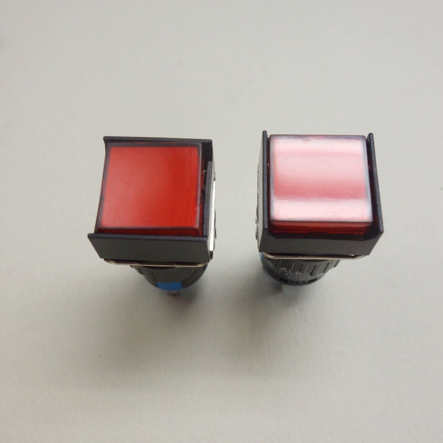 2PCS 16MM RED LED ILLUMINATED Square Latching PUSH BUTTON 2NO/2NC 2POLES LA39