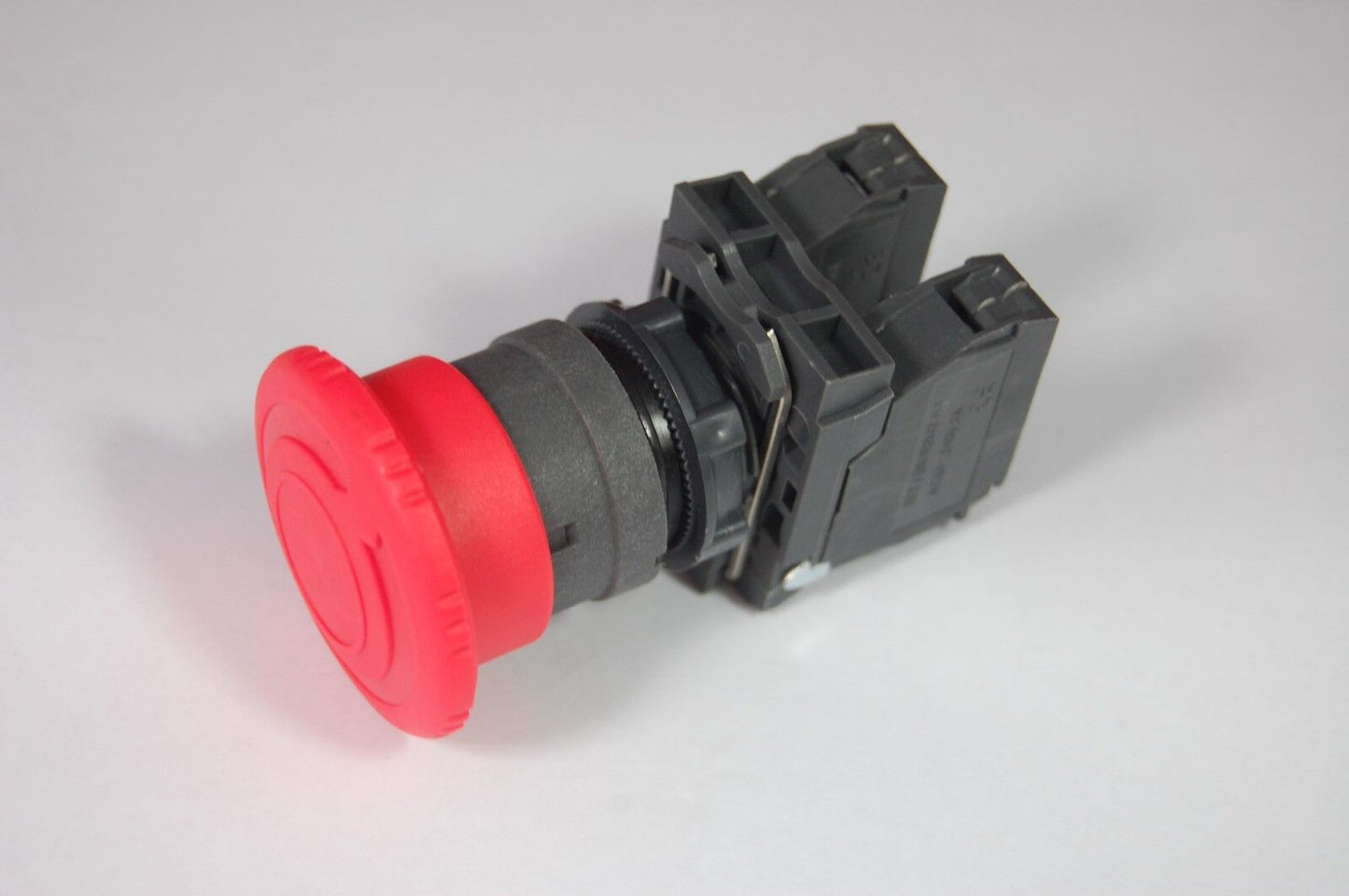 1PC Emergency switching off, mechanical latching pushbuttons Fits XB5 AS545