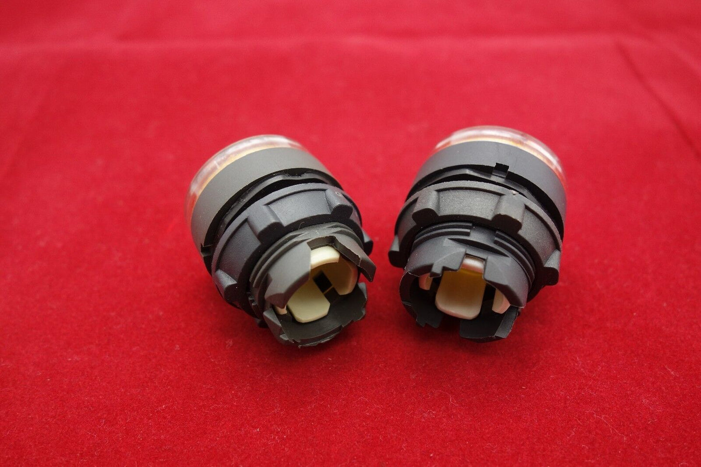 2PC 22MM PUSHBUTTON SWITCH HEAD FITS ZB5AW353 Yellow for XB5AW35 Parts