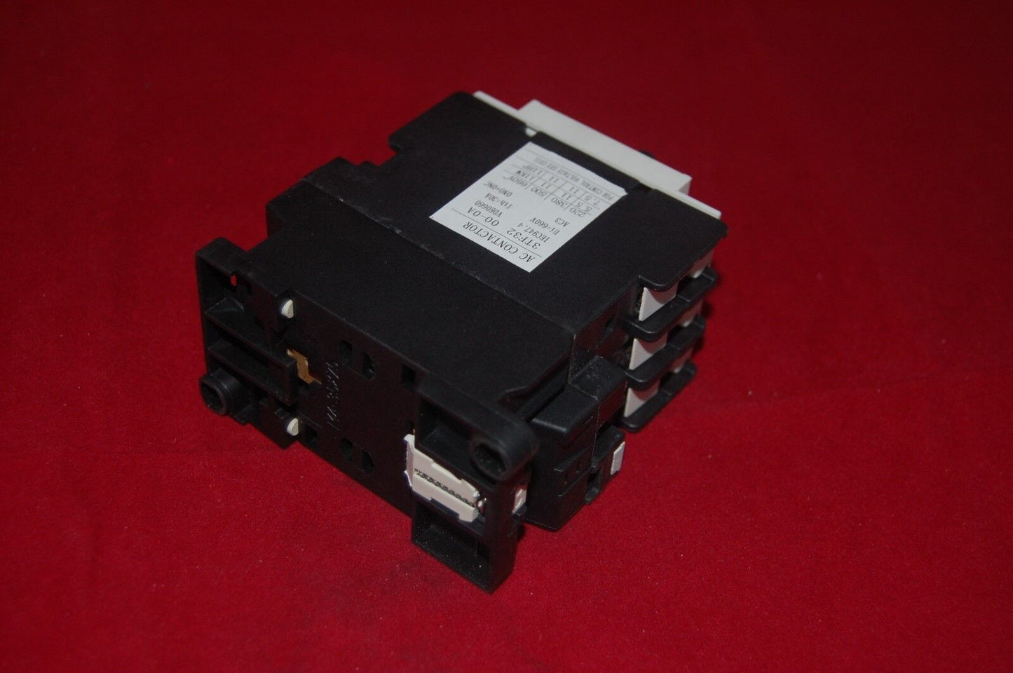 1pc New FITS 3TF32 00 AC CONTACTOR 18A COIL 110V AC 50/60HZ